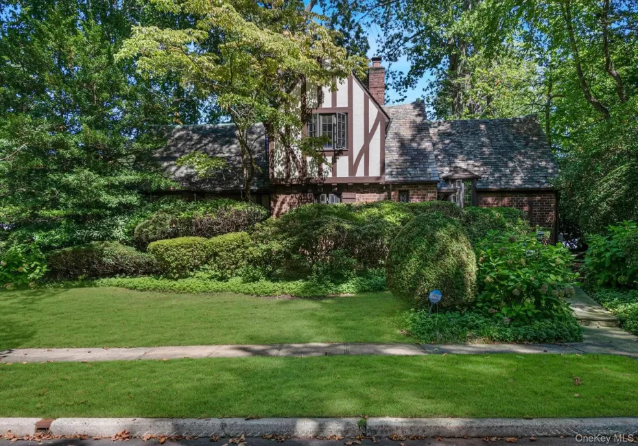 57 Wensley Drive, North Hempstead, NY, 4 Bedrooms Bedrooms, 8 Rooms Rooms,2 BathroomsBathrooms,Residential,For Rent,Wensley,0,1044041 57 Wensley Drive, North Hempstead, NY, 4 Bedrooms Bedrooms, 8 Rooms Rooms,2 BathroomsBathrooms,Residential,For Rent,Wensley,0,1044041