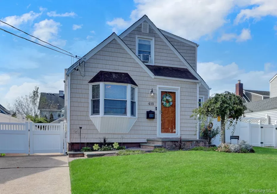 410 Clive Place, Hempstead, NY, 3 Bedrooms Bedrooms, 7 Rooms Rooms,1 BathroomBathrooms,Residential,For Rent,Clive,0,1051223 410 Clive Place, Hempstead, NY, 3 Bedrooms Bedrooms, 7 Rooms Rooms,1 BathroomBathrooms,Residential,For Rent,Clive,0,1051223