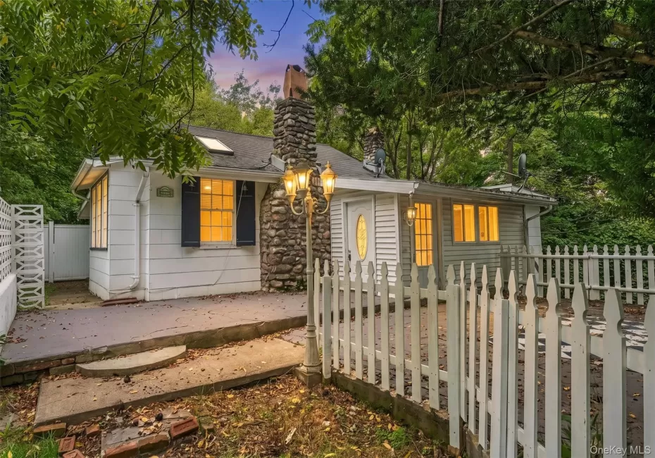 4 Hillside Trail, Monroe, NY, 3 Bedrooms Bedrooms, 5 Rooms Rooms,1 BathroomBathrooms,Residential,For Rent,Hillside,0,1052945 4 Hillside Trail, Monroe, NY, 3 Bedrooms Bedrooms, 5 Rooms Rooms,1 BathroomBathrooms,Residential,For Rent,Hillside,0,1052945