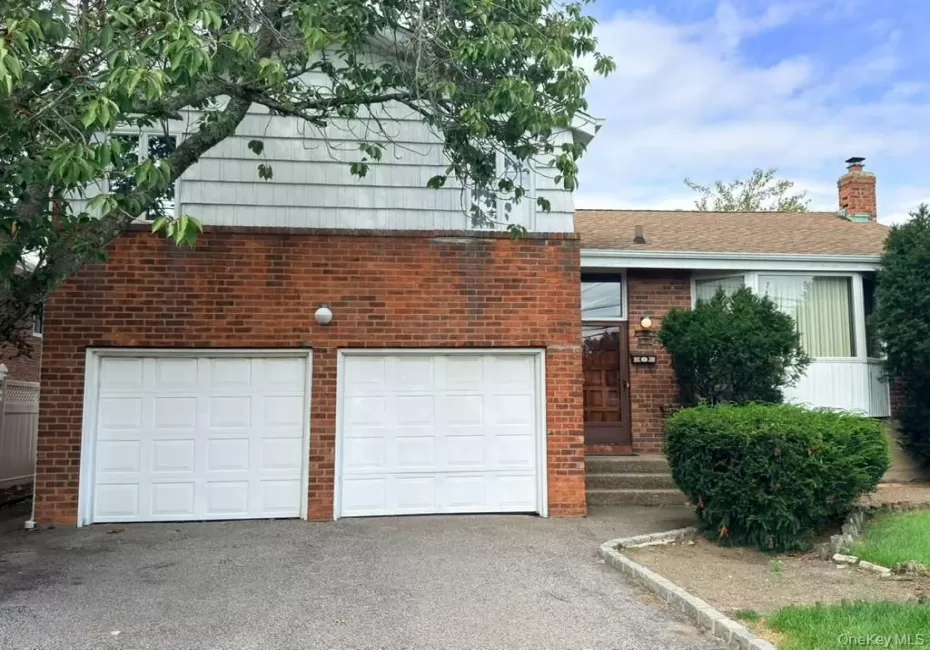 925 Northern Boulevard, Hempstead, NY, 4 Bedrooms Bedrooms, 8 Rooms Rooms,2 BathroomsBathrooms,Residential,For Rent,Northern,0,1053026 925 Northern Boulevard, Hempstead, NY, 4 Bedrooms Bedrooms, 8 Rooms Rooms,2 BathroomsBathrooms,Residential,For Rent,Northern,0,1053026