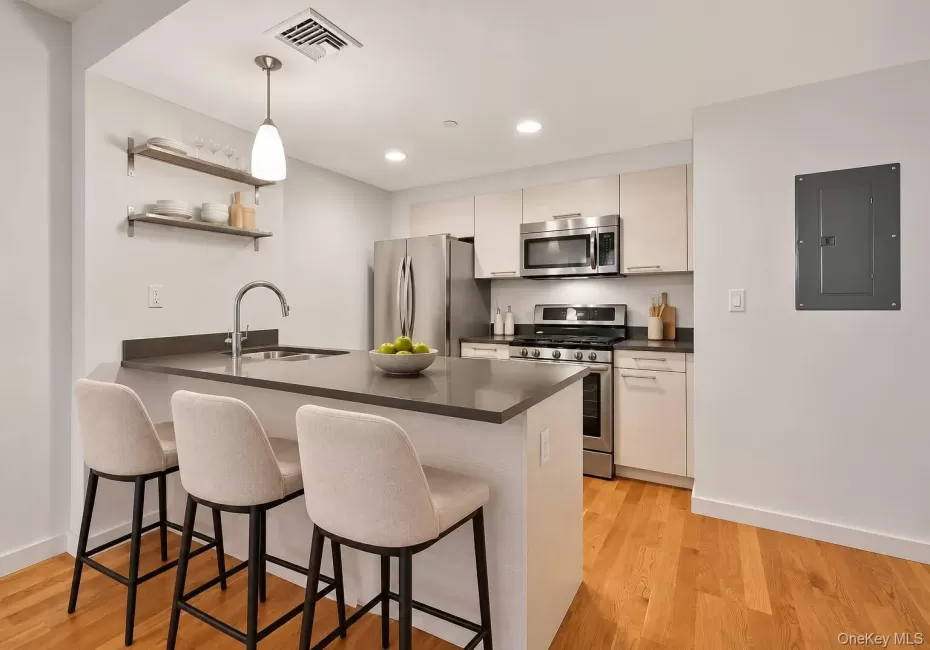 106-20 70th Avenue, New York, NY, 1 Bedroom Bedrooms, 3 Rooms Rooms,1 BathroomBathrooms,Residential Lease,For Rent,70th,0,1053134 106-20 70th Avenue, New York, NY, 1 Bedroom Bedrooms, 3 Rooms Rooms,1 BathroomBathrooms,Residential Lease,For Rent,70th,0,1053134