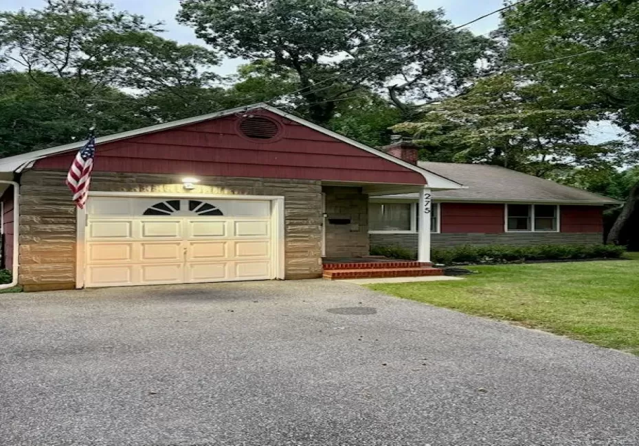 275 4th Avenue, Smithtown, NY, 2 Bedrooms Bedrooms, 5 Rooms Rooms,1 BathroomBathrooms,Residential Lease,For Rent,4th,0,1052684 275 4th Avenue, Smithtown, NY, 2 Bedrooms Bedrooms, 5 Rooms Rooms,1 BathroomBathrooms,Residential Lease,For Rent,4th,0,1052684