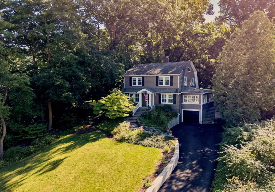 Beautiful home in the heart of Katonah! Beautiful home in the heart of Katonah!