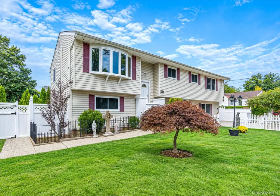 201 Overton Street, Babylon, NY, 6 Bedrooms Bedrooms, 12 Rooms Rooms,3 BathroomsBathrooms,Residential,For Rent,Overton,0,1051672 201 Overton Street, Babylon, NY, 6 Bedrooms Bedrooms, 12 Rooms Rooms,3 BathroomsBathrooms,Residential,For Rent,Overton,0,1051672