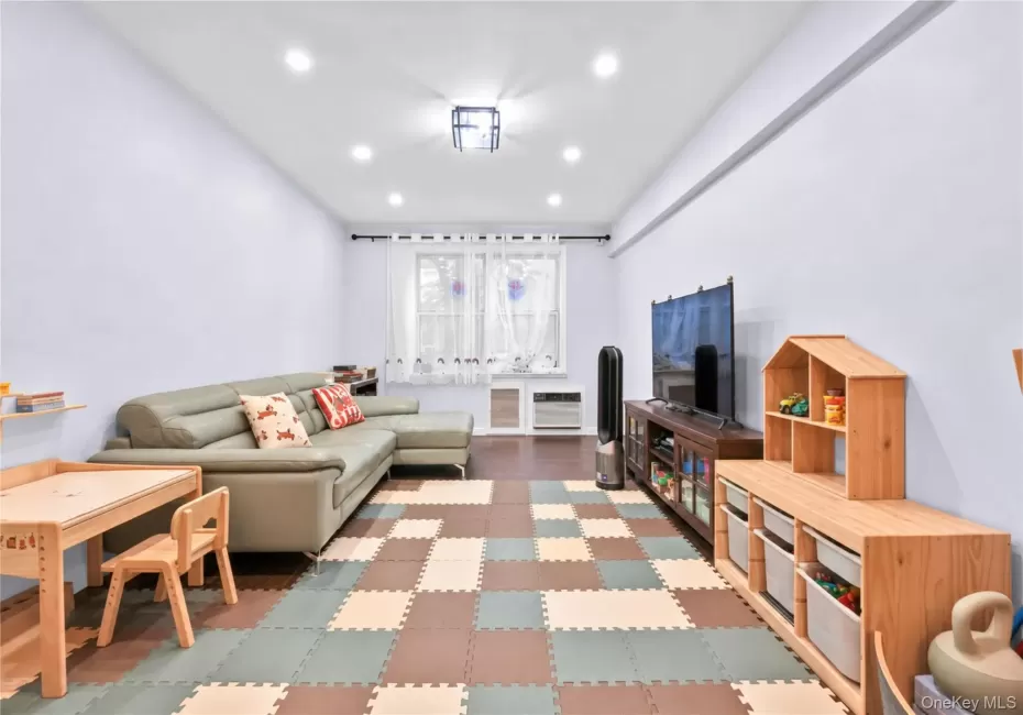 26-25 Union Street, New York, NY, 2 Bedrooms Bedrooms, 5 Rooms Rooms,1 BathroomBathrooms,Residential,For Rent,Union,0,1053201 26-25 Union Street, New York, NY, 2 Bedrooms Bedrooms, 5 Rooms Rooms,1 BathroomBathrooms,Residential,For Rent,Union,0,1053201