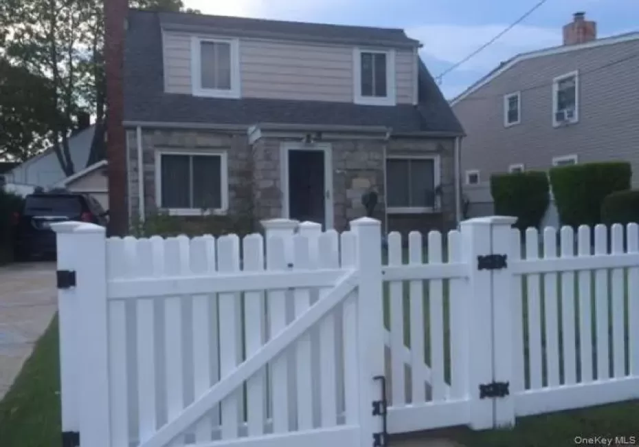 14 Lenox Avenue, Hempstead, NY, 3 Bedrooms Bedrooms, 5 Rooms Rooms,3 BathroomsBathrooms,Residential,For Rent,Lenox,0,1053069 14 Lenox Avenue, Hempstead, NY, 3 Bedrooms Bedrooms, 5 Rooms Rooms,3 BathroomsBathrooms,Residential,For Rent,Lenox,0,1053069
