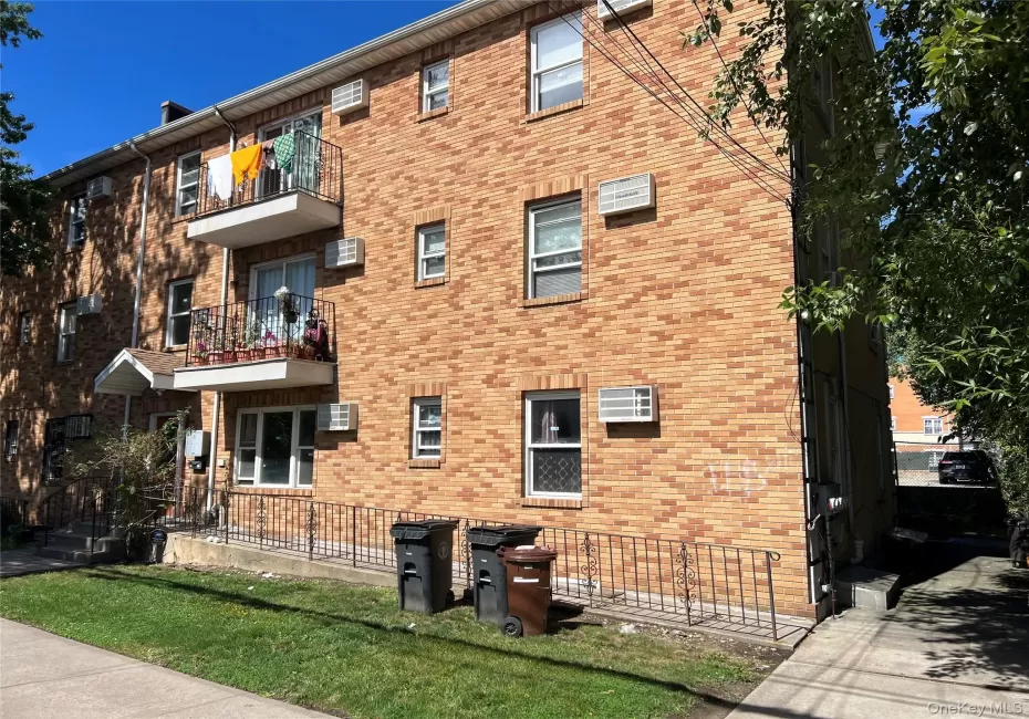 17205 Highland Avenue, New York, NY, 3 Bedrooms Bedrooms, 6 Rooms Rooms,1 BathroomBathrooms,Residential Lease,For Rent,Highland,0,1053471 17205 Highland Avenue, New York, NY, 3 Bedrooms Bedrooms, 6 Rooms Rooms,1 BathroomBathrooms,Residential Lease,For Rent,Highland,0,1053471