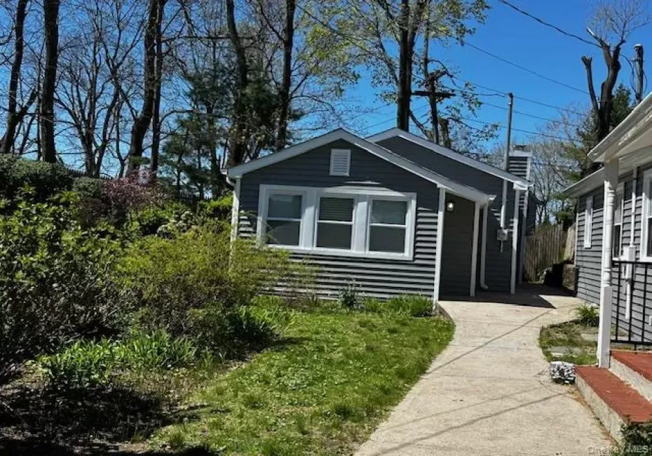 21 West Drive, North Hempstead, NY, 1 Bedroom Bedrooms, 3 Rooms Rooms,1 BathroomBathrooms,Residential Lease,For Rent,West,0,1053319 21 West Drive, North Hempstead, NY, 1 Bedroom Bedrooms, 3 Rooms Rooms,1 BathroomBathrooms,Residential Lease,For Rent,West,0,1053319
