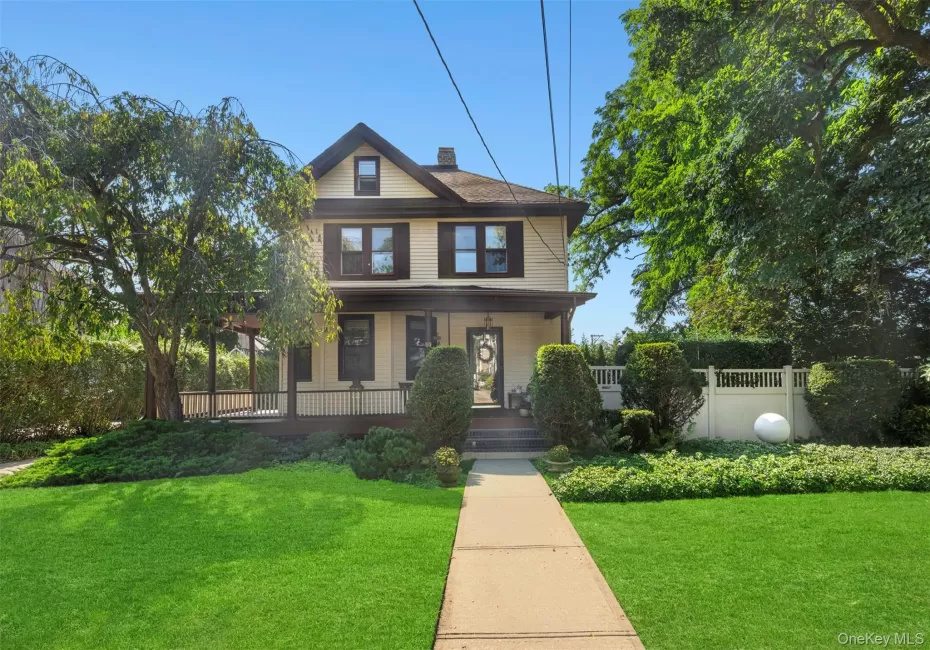 78 Warner Avenue, North Hempstead, NY, 3 Bedrooms Bedrooms, 9 Rooms Rooms,3 BathroomsBathrooms,Residential,For Rent,Warner,0,1049450 78 Warner Avenue, North Hempstead, NY, 3 Bedrooms Bedrooms, 9 Rooms Rooms,3 BathroomsBathrooms,Residential,For Rent,Warner,0,1049450