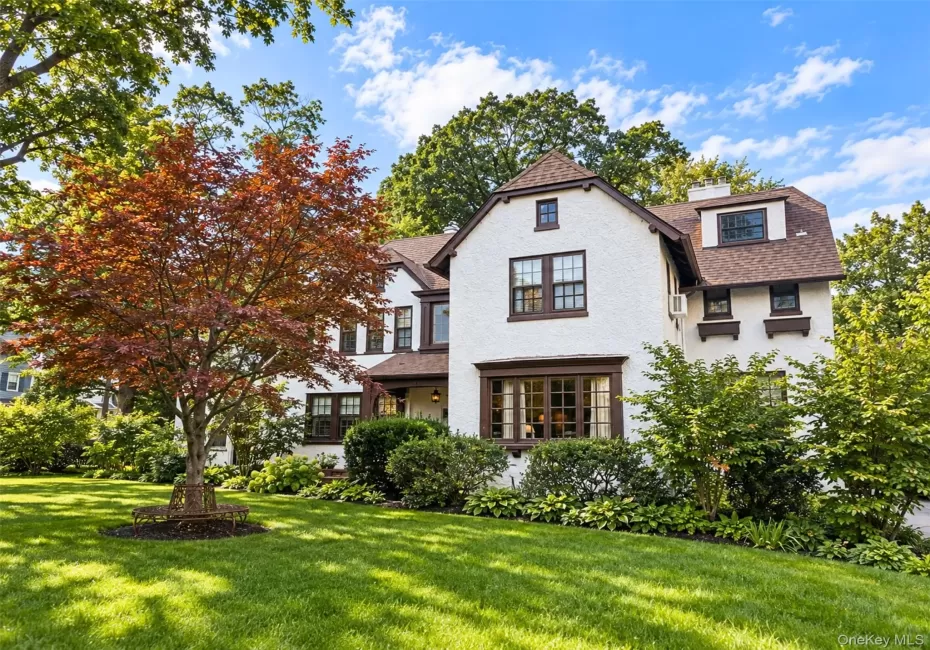 71 Arleigh Road, North Hempstead, NY, 5 Bedrooms Bedrooms, 10 Rooms Rooms,3 BathroomsBathrooms,Residential,For Rent,Arleigh,0,1053256 71 Arleigh Road, North Hempstead, NY, 5 Bedrooms Bedrooms, 10 Rooms Rooms,3 BathroomsBathrooms,Residential,For Rent,Arleigh,0,1053256