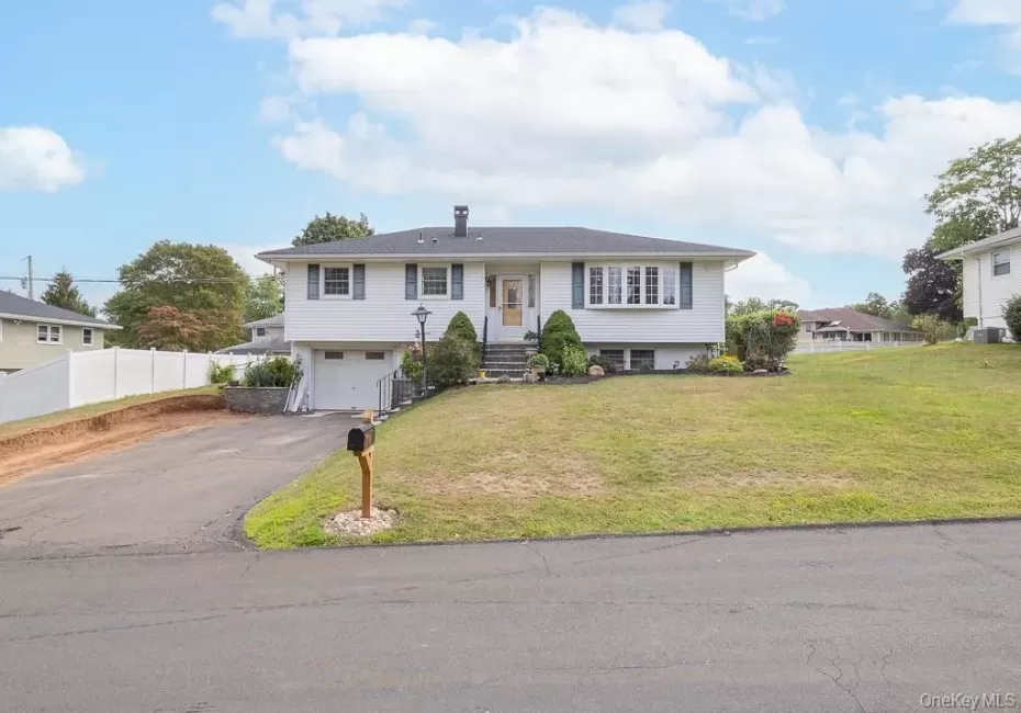18 De Halve Maen Drive, Stony Point, NY, 4 Bedrooms Bedrooms, 9 Rooms Rooms,2 BathroomsBathrooms,Residential,For Rent,De Halve Maen,0,1050250 18 De Halve Maen Drive, Stony Point, NY, 4 Bedrooms Bedrooms, 9 Rooms Rooms,2 BathroomsBathrooms,Residential,For Rent,De Halve Maen,0,1050250