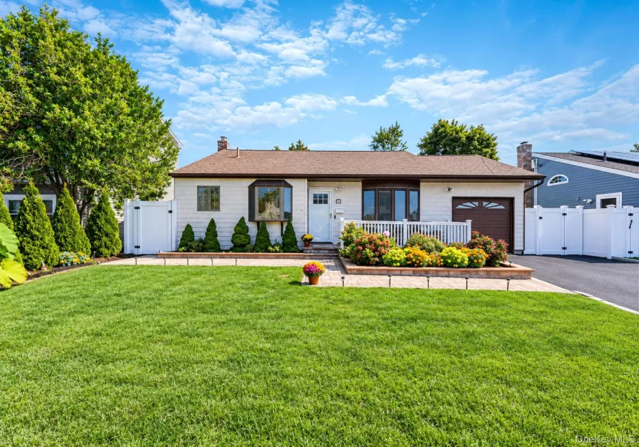 833 Fulton Avenue, Babylon, NY, 3 Bedrooms Bedrooms, 6 Rooms Rooms,1 BathroomBathrooms,Residential,For Rent,Fulton,0,1053176 833 Fulton Avenue, Babylon, NY, 3 Bedrooms Bedrooms, 6 Rooms Rooms,1 BathroomBathrooms,Residential,For Rent,Fulton,0,1053176