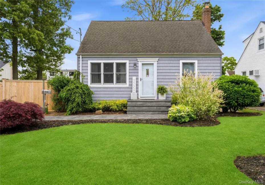 319 Fulton Avenue, Babylon, NY, 4 Bedrooms Bedrooms, 6 Rooms Rooms,1 BathroomBathrooms,Residential,For Rent,Fulton,0,998624 319 Fulton Avenue, Babylon, NY, 4 Bedrooms Bedrooms, 6 Rooms Rooms,1 BathroomBathrooms,Residential,For Rent,Fulton,0,998624