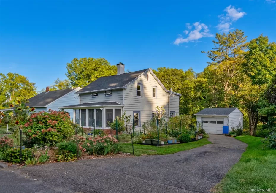 140 Linderman Avenue, Kingston, NY, 3 Bedrooms Bedrooms, 7 Rooms Rooms,1 BathroomBathrooms,Residential,For Rent,Linderman,0,1053327 140 Linderman Avenue, Kingston, NY, 3 Bedrooms Bedrooms, 7 Rooms Rooms,1 BathroomBathrooms,Residential,For Rent,Linderman,0,1053327