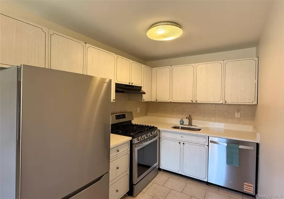 Renovated Kitchen with new Stainless Steel Apliances Renovated Kitchen with new Stainless Steel Apliances