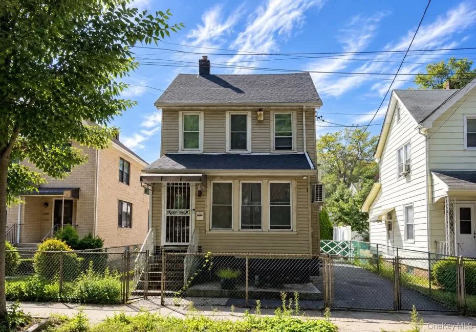 160-30 76th Road, New York, NY, 3 Bedrooms Bedrooms, 6 Rooms Rooms,1 BathroomBathrooms,Residential,For Rent,76th,0,1053604 160-30 76th Road, New York, NY, 3 Bedrooms Bedrooms, 6 Rooms Rooms,1 BathroomBathrooms,Residential,For Rent,76th,0,1053604
