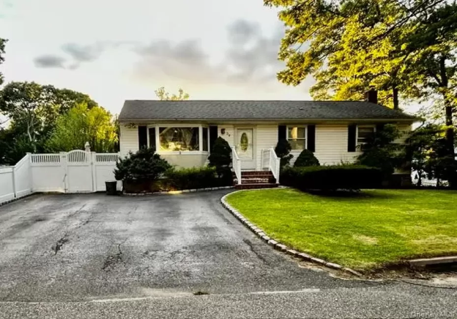 30 Orchard Drive, Brookhaven, NY, 3 Bedrooms Bedrooms, 5 Rooms Rooms,1 BathroomBathrooms,Residential,For Rent,Orchard,0,1053230 30 Orchard Drive, Brookhaven, NY, 3 Bedrooms Bedrooms, 5 Rooms Rooms,1 BathroomBathrooms,Residential,For Rent,Orchard,0,1053230