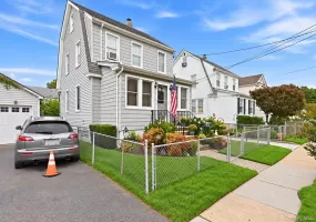 56 Elmwood Street, Hempstead, NY, 3 Bedrooms Bedrooms, 7 Rooms Rooms,2 BathroomsBathrooms,Residential,For Rent,Elmwood,0,1050601 56 Elmwood Street, Hempstead, NY, 3 Bedrooms Bedrooms, 7 Rooms Rooms,2 BathroomsBathrooms,Residential,For Rent,Elmwood,0,1050601