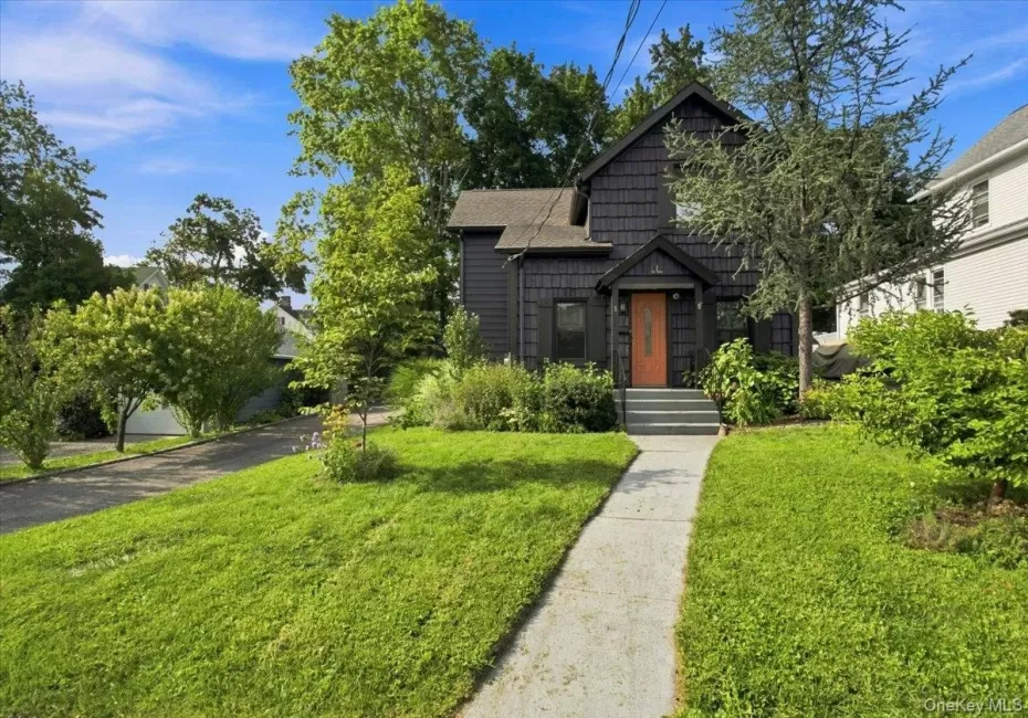 Welcome home to 3 Elm! A renovated colonial in the heart of one of Westchester County's most dynamic villages. Welcome home to 3 Elm! A renovated colonial in the heart of one of Westchester County's most dynamic villages.