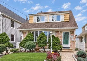 44 Capitol Avenue, North Hempstead, NY, 5 Bedrooms Bedrooms, 11 Rooms Rooms,2 BathroomsBathrooms,Residential,For Rent,Capitol,0,1052409 44 Capitol Avenue, North Hempstead, NY, 5 Bedrooms Bedrooms, 11 Rooms Rooms,2 BathroomsBathrooms,Residential,For Rent,Capitol,0,1052409