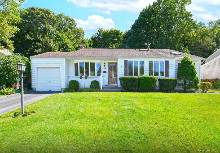 19 Court Drive, Huntington, NY, 3 Bedrooms Bedrooms, 7 Rooms Rooms,1 BathroomBathrooms,Residential,For Rent,Court,0,1053619 19 Court Drive, Huntington, NY, 3 Bedrooms Bedrooms, 7 Rooms Rooms,1 BathroomBathrooms,Residential,For Rent,Court,0,1053619