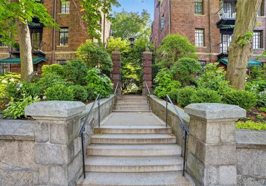 20 North Broadway, White Plains, NY, 1 Bedroom Bedrooms, 3 Rooms Rooms,1 BathroomBathrooms,Residential,For Rent,North Broadway,0,1050867 20 North Broadway, White Plains, NY, 1 Bedroom Bedrooms, 3 Rooms Rooms,1 BathroomBathrooms,Residential,For Rent,North Broadway,0,1050867