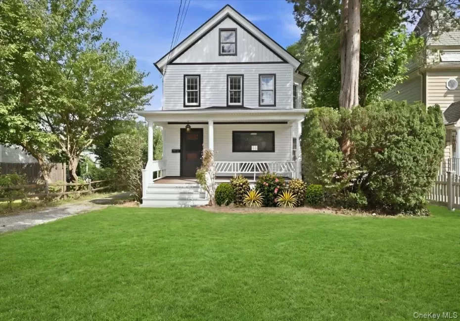 42 Chestnut Street, Glen Cove, NY, 3 Bedrooms Bedrooms, 7 Rooms Rooms,1 BathroomBathrooms,Residential Lease,For Rent,Chestnut,0,1053350 42 Chestnut Street, Glen Cove, NY, 3 Bedrooms Bedrooms, 7 Rooms Rooms,1 BathroomBathrooms,Residential Lease,For Rent,Chestnut,0,1053350