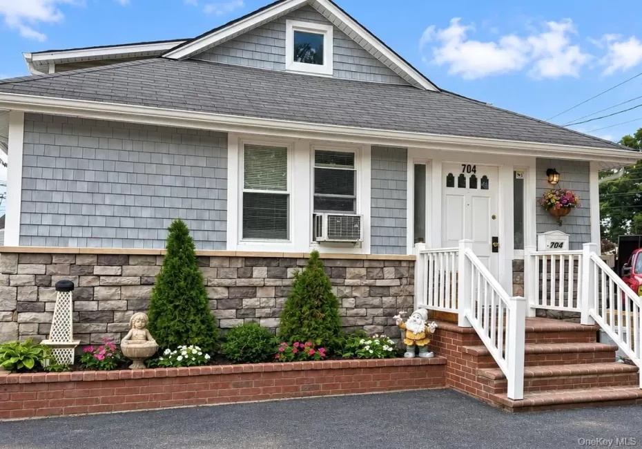 704 Newbridge Road, Hempstead, NY, 3 Bedrooms Bedrooms, 8 Rooms Rooms,2 BathroomsBathrooms,Residential,For Rent,Newbridge,0,1053435 704 Newbridge Road, Hempstead, NY, 3 Bedrooms Bedrooms, 8 Rooms Rooms,2 BathroomsBathrooms,Residential,For Rent,Newbridge,0,1053435