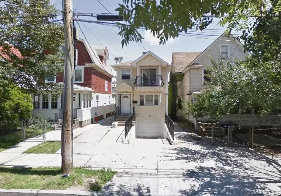 107-05 Pinegrove Street, New York, NY, 4 Bedrooms Bedrooms, 9 Rooms Rooms,3 BathroomsBathrooms,Residential Lease,For Rent,Pinegrove,0,1053929 107-05 Pinegrove Street, New York, NY, 4 Bedrooms Bedrooms, 9 Rooms Rooms,3 BathroomsBathrooms,Residential Lease,For Rent,Pinegrove,0,1053929