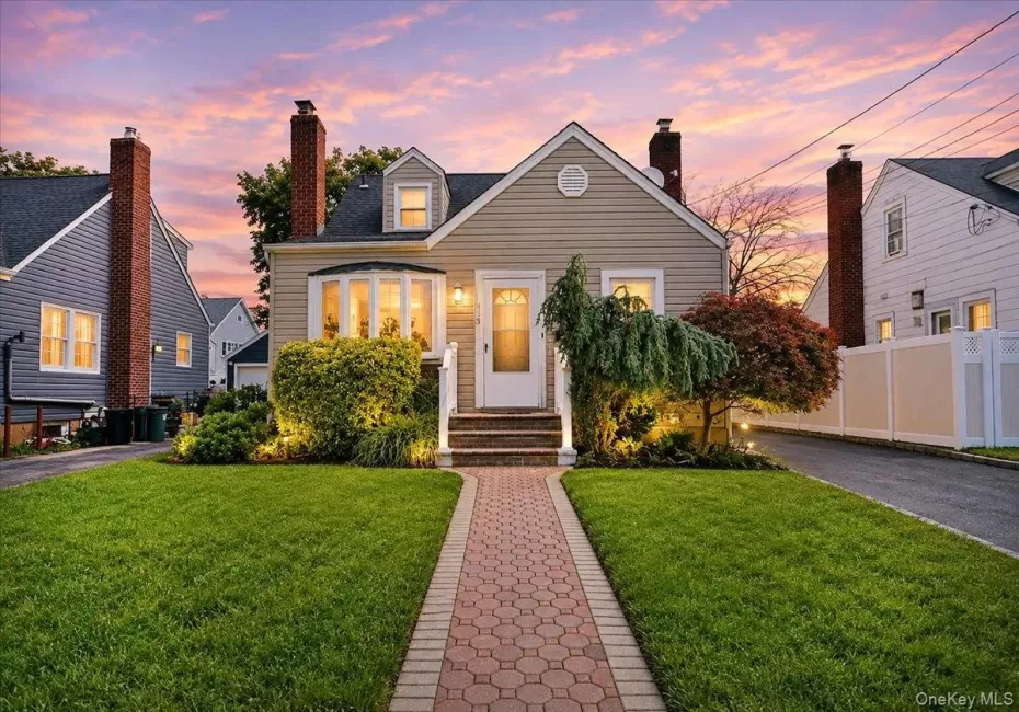 413 Stewart Avenue, Hempstead, NY, 3 Bedrooms Bedrooms, 7 Rooms Rooms,2 BathroomsBathrooms,Residential,For Rent,Stewart,0,1053873 413 Stewart Avenue, Hempstead, NY, 3 Bedrooms Bedrooms, 7 Rooms Rooms,2 BathroomsBathrooms,Residential,For Rent,Stewart,0,1053873