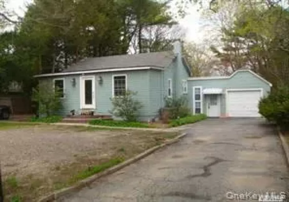 822 Deer Park Road, Huntington, NY, 3 Bedrooms Bedrooms, 5 Rooms Rooms,1 BathroomBathrooms,Residential,For Rent,Deer Park,0,1053712 822 Deer Park Road, Huntington, NY, 3 Bedrooms Bedrooms, 5 Rooms Rooms,1 BathroomBathrooms,Residential,For Rent,Deer Park,0,1053712