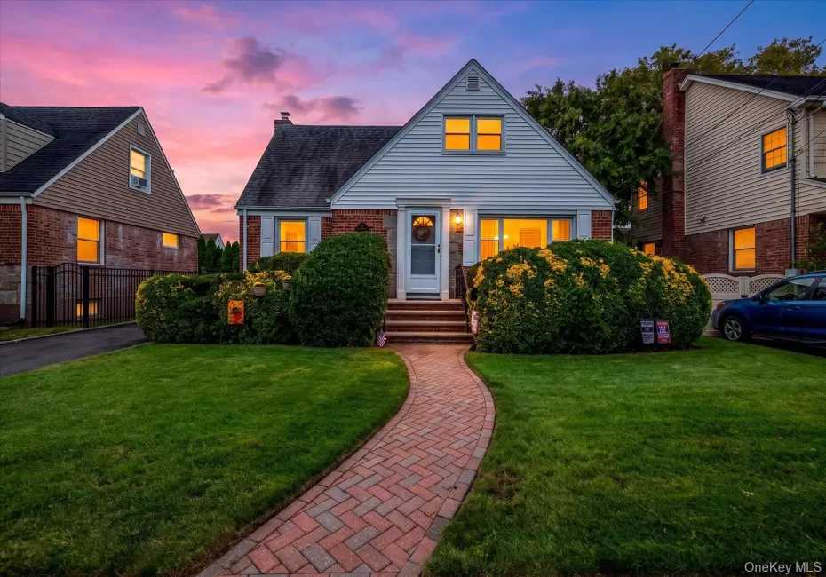87 Woods Avenue, Hempstead, NY, 4 Bedrooms Bedrooms, 8 Rooms Rooms,2 BathroomsBathrooms,Residential,For Rent,Woods,0,1052514 87 Woods Avenue, Hempstead, NY, 4 Bedrooms Bedrooms, 8 Rooms Rooms,2 BathroomsBathrooms,Residential,For Rent,Woods,0,1052514