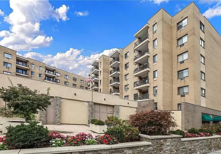 100 Hartsdale Avenue, Greenburgh, NY, 1 Bedroom Bedrooms, 4 Rooms Rooms,1 BathroomBathrooms,Residential,For Rent,Hartsdale,0,1050223 100 Hartsdale Avenue, Greenburgh, NY, 1 Bedroom Bedrooms, 4 Rooms Rooms,1 BathroomBathrooms,Residential,For Rent,Hartsdale,0,1050223