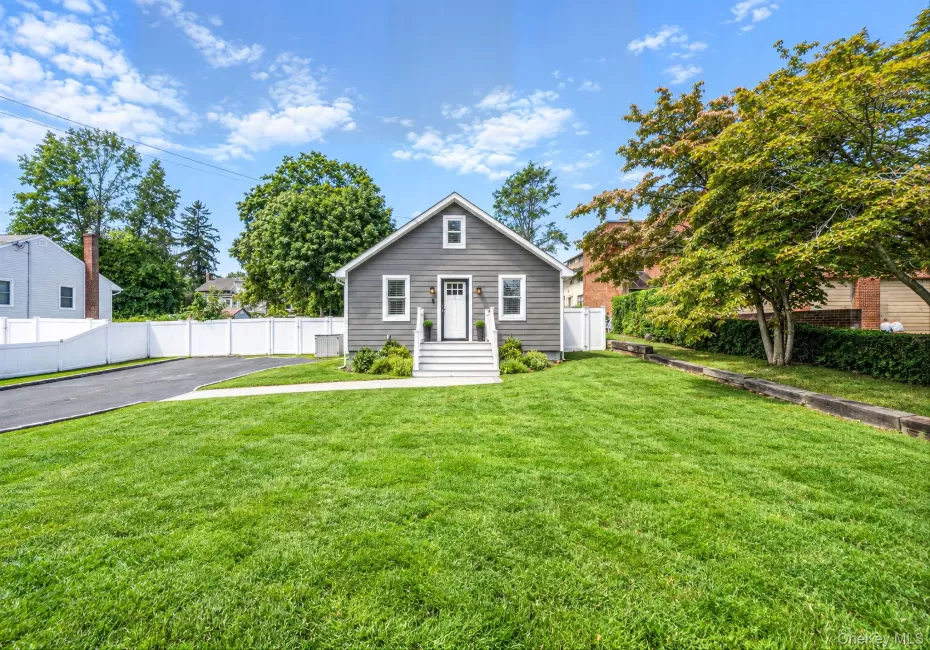 36 Mayflower Avenue, Smithtown, NY, 3 Bedrooms Bedrooms, 7 Rooms Rooms,1 BathroomBathrooms,Residential,For Rent,Mayflower,0,1036399 36 Mayflower Avenue, Smithtown, NY, 3 Bedrooms Bedrooms, 7 Rooms Rooms,1 BathroomBathrooms,Residential,For Rent,Mayflower,0,1036399