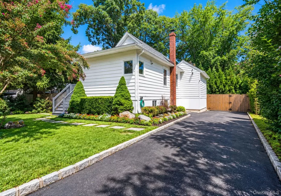 39 Plandome Road, Brookhaven, NY, 2 Bedrooms Bedrooms, 4 Rooms Rooms,1 BathroomBathrooms,Residential,For Rent,Plandome,0,1054347 39 Plandome Road, Brookhaven, NY, 2 Bedrooms Bedrooms, 4 Rooms Rooms,1 BathroomBathrooms,Residential,For Rent,Plandome,0,1054347