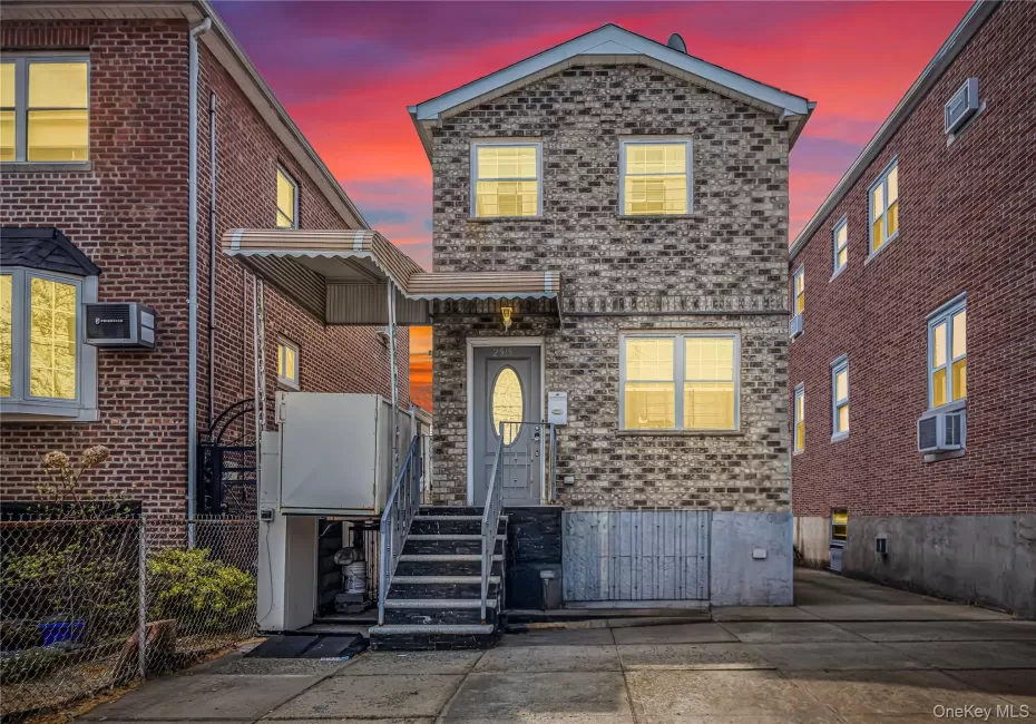 2515 Woodhull Avenue, New York, NY, 3 Bedrooms Bedrooms, 5 Rooms Rooms,2 BathroomsBathrooms,Residential,For Rent,Woodhull,0,981765 2515 Woodhull Avenue, New York, NY, 3 Bedrooms Bedrooms, 5 Rooms Rooms,2 BathroomsBathrooms,Residential,For Rent,Woodhull,0,981765