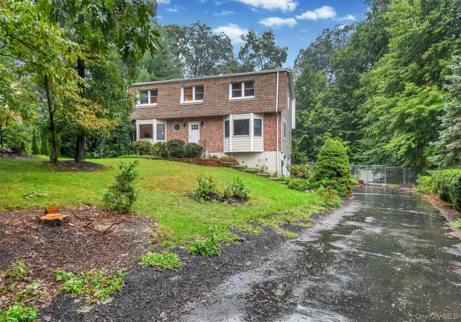 17 Esquire Road, Clarkstown, NY, 4 Bedrooms Bedrooms, 8 Rooms Rooms,2 BathroomsBathrooms,Residential Lease,For Rent,Esquire,0,1024412 17 Esquire Road, Clarkstown, NY, 4 Bedrooms Bedrooms, 8 Rooms Rooms,2 BathroomsBathrooms,Residential Lease,For Rent,Esquire,0,1024412