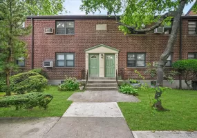 58-33 246th Crescent, New York, NY, 2 Bedrooms Bedrooms, 5 Rooms Rooms,1 BathroomBathrooms,Residential,For Rent,246th,0,1051667 58-33 246th Crescent, New York, NY, 2 Bedrooms Bedrooms, 5 Rooms Rooms,1 BathroomBathrooms,Residential,For Rent,246th,0,1051667