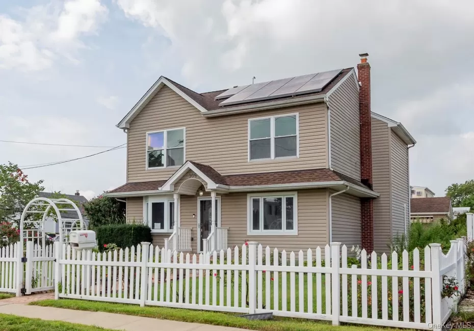 305 Strong Avenue, Babylon, NY, 4 Bedrooms Bedrooms, 10 Rooms Rooms,2 BathroomsBathrooms,Residential,For Rent,Strong,0,1040630 305 Strong Avenue, Babylon, NY, 4 Bedrooms Bedrooms, 10 Rooms Rooms,2 BathroomsBathrooms,Residential,For Rent,Strong,0,1040630