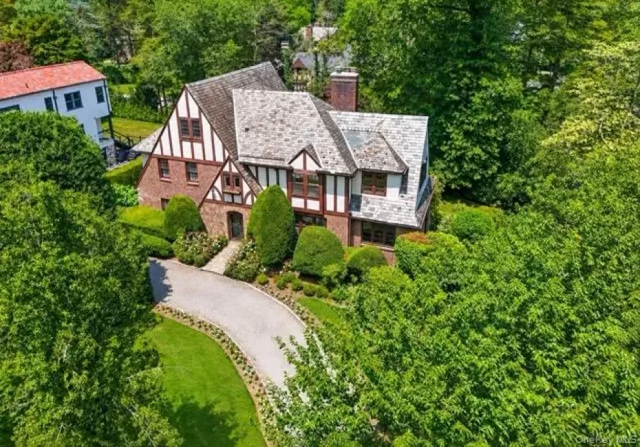 Welcome to 260 Overlook Road! Welcome to 260 Overlook Road!