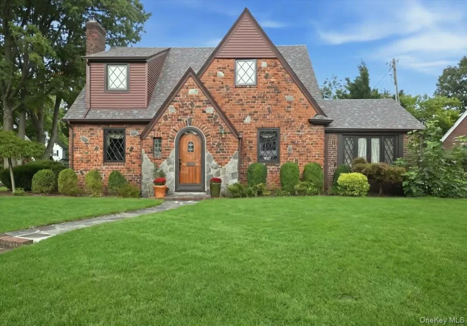 119 Somerset Avenue, Hempstead, NY, 4 Bedrooms Bedrooms, 8 Rooms Rooms,2 BathroomsBathrooms,Residential,For Rent,Somerset,0,1053170 119 Somerset Avenue, Hempstead, NY, 4 Bedrooms Bedrooms, 8 Rooms Rooms,2 BathroomsBathrooms,Residential,For Rent,Somerset,0,1053170