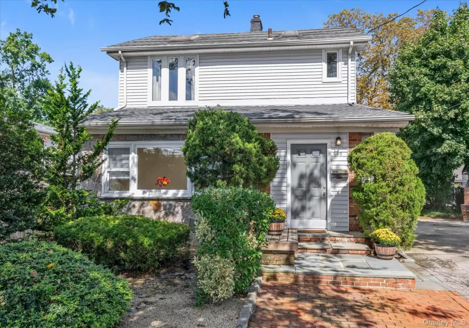 585 Seaman Avenue, Hempstead, NY, 5 Bedrooms Bedrooms, 11 Rooms Rooms,2 BathroomsBathrooms,Residential,For Rent,Seaman,0,1052332 585 Seaman Avenue, Hempstead, NY, 5 Bedrooms Bedrooms, 11 Rooms Rooms,2 BathroomsBathrooms,Residential,For Rent,Seaman,0,1052332