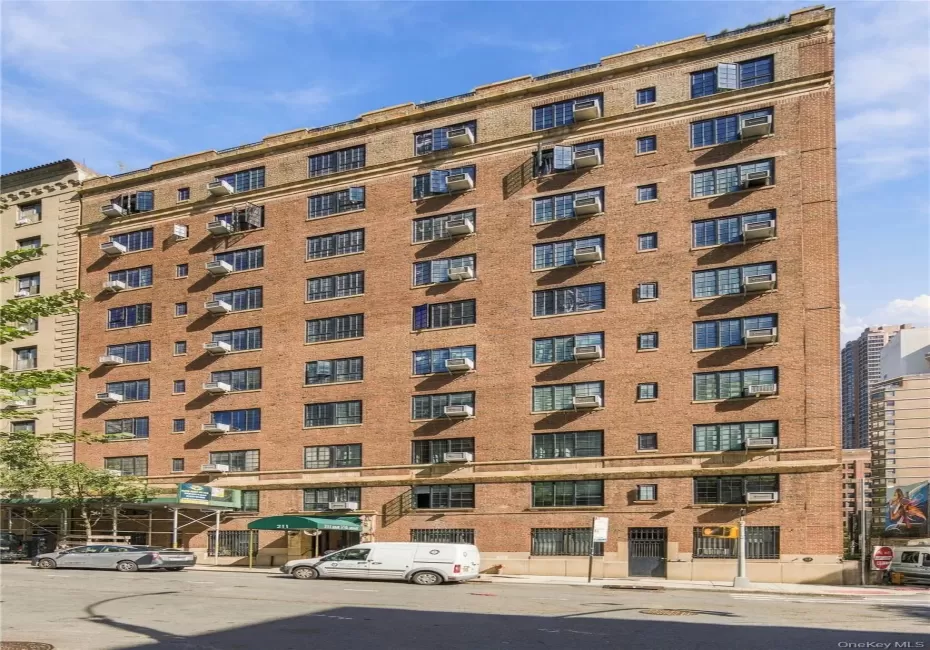 211 East 35th Street, New York, NY 10016 211 East 35th Street, New York, NY 10016