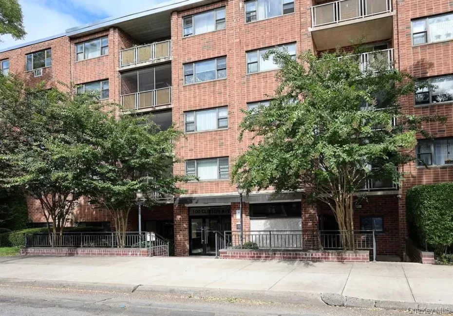 100 Clinton Avenue, Hempstead, NY, 3 Rooms Rooms,1 BathroomBathrooms,Residential Lease,For Rent,Clinton,0,1052157 100 Clinton Avenue, Hempstead, NY, 3 Rooms Rooms,1 BathroomBathrooms,Residential Lease,For Rent,Clinton,0,1052157