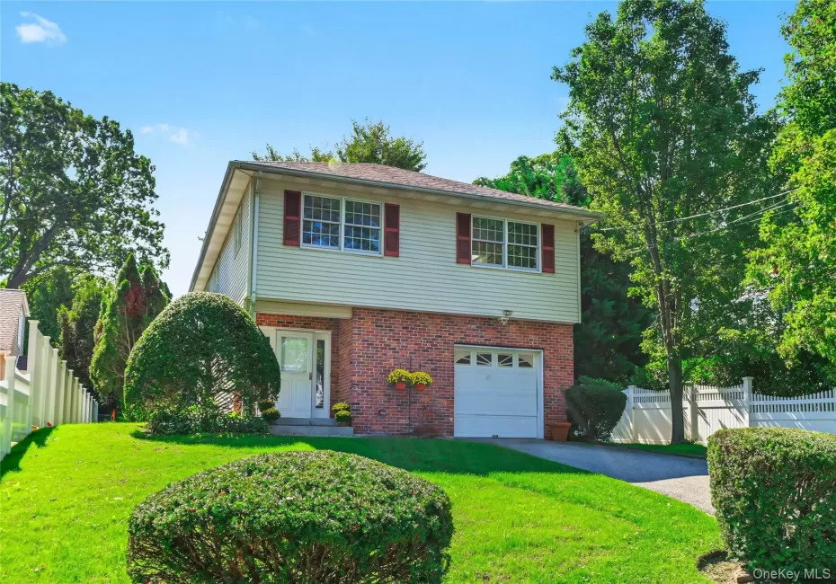 76 Hernan Avenue, Oyster Bay, NY, 4 Bedrooms Bedrooms, 8 Rooms Rooms,2 BathroomsBathrooms,Residential,For Rent,Hernan,0,1054412 76 Hernan Avenue, Oyster Bay, NY, 4 Bedrooms Bedrooms, 8 Rooms Rooms,2 BathroomsBathrooms,Residential,For Rent,Hernan,0,1054412