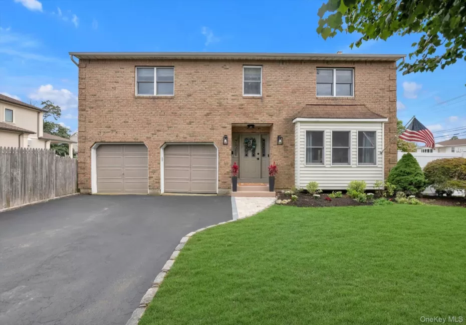 Welcome to 2084 Manfield Ave., Merrick Welcome to 2084 Manfield Ave., Merrick