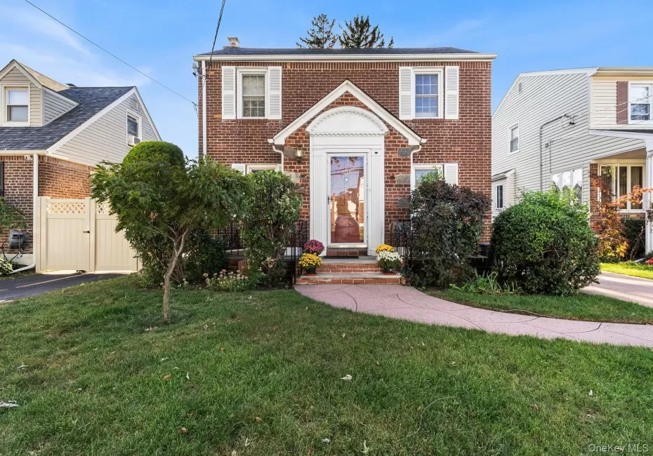 305 White Road, North Hempstead, NY, 3 Bedrooms Bedrooms, 6 Rooms Rooms,2 BathroomsBathrooms,Residential,For Rent,White,0,1054573 305 White Road, North Hempstead, NY, 3 Bedrooms Bedrooms, 6 Rooms Rooms,2 BathroomsBathrooms,Residential,For Rent,White,0,1054573