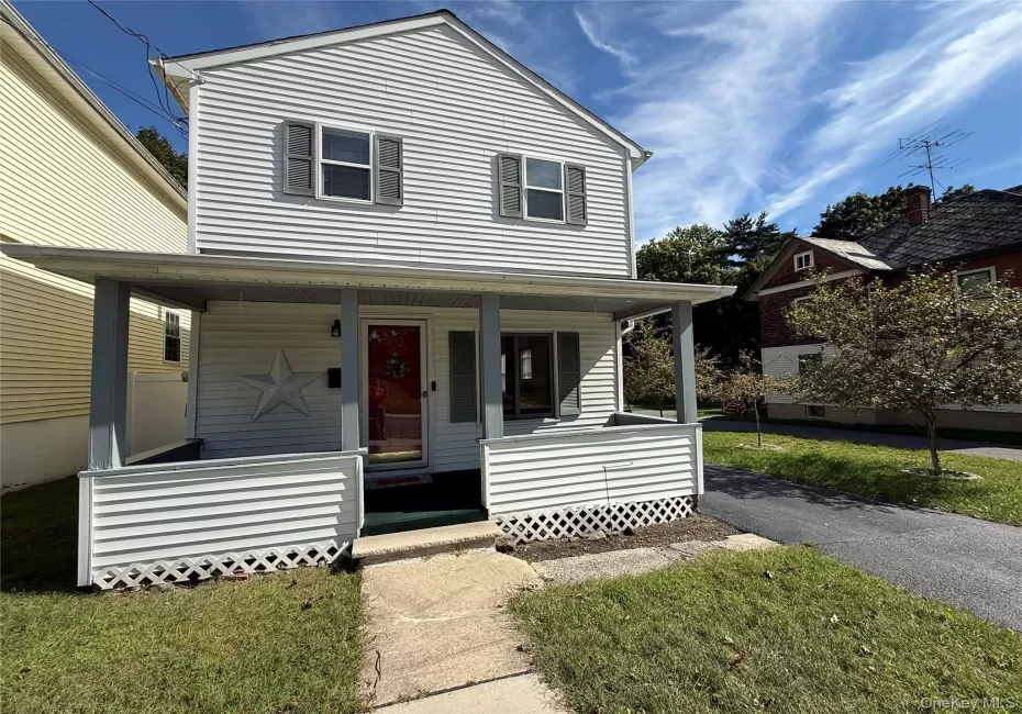 29 Genung Street, Middletown, NY, 3 Bedrooms Bedrooms, 5 Rooms Rooms,1 BathroomBathrooms,Residential Lease,For Rent,Genung,0,1053935 29 Genung Street, Middletown, NY, 3 Bedrooms Bedrooms, 5 Rooms Rooms,1 BathroomBathrooms,Residential Lease,For Rent,Genung,0,1053935