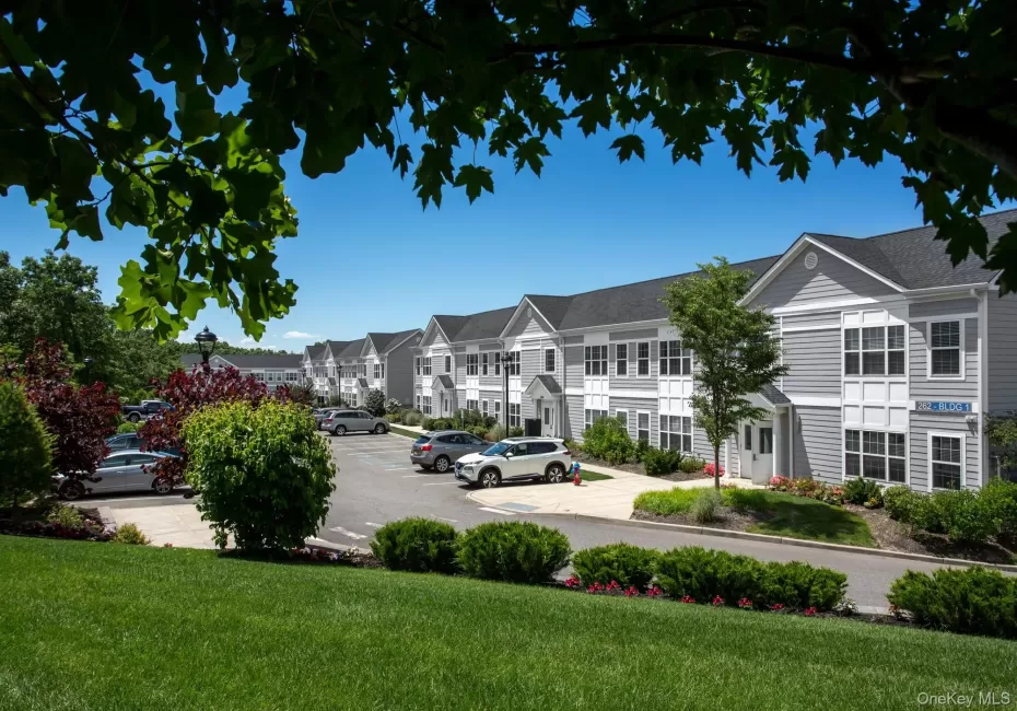 262 Indian Head Road, Smithtown, NY, 1 Bedroom Bedrooms, 4 Rooms Rooms,1 BathroomBathrooms,Residential Lease,For Rent,Indian Head,0,1054950 262 Indian Head Road, Smithtown, NY, 1 Bedroom Bedrooms, 4 Rooms Rooms,1 BathroomBathrooms,Residential Lease,For Rent,Indian Head,0,1054950