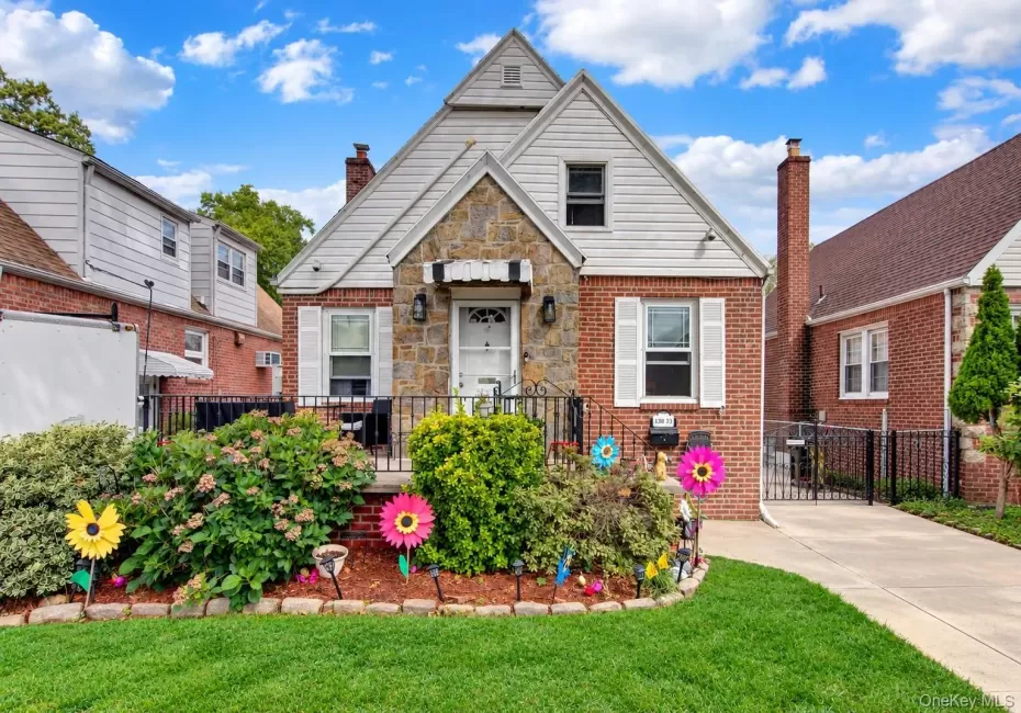 138-33 62nd Road, New York, NY, 3 Bedrooms Bedrooms, 7 Rooms Rooms,2 BathroomsBathrooms,Residential,For Rent,62nd,0,1053024 138-33 62nd Road, New York, NY, 3 Bedrooms Bedrooms, 7 Rooms Rooms,2 BathroomsBathrooms,Residential,For Rent,62nd,0,1053024